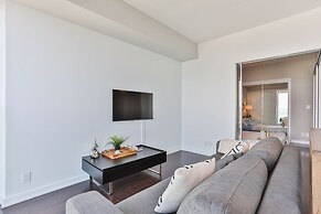 Luxury Lakeview Skyscraper by CN Tower