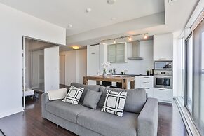 Luxury Lakeview Skyscraper by CN Tower