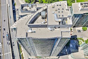 Luxury Lakeview Skyscraper by CN Tower