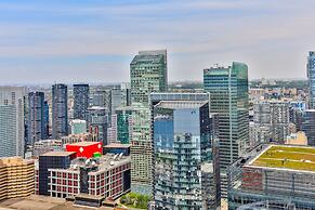 Luxury Lakeview Skyscraper by CN Tower