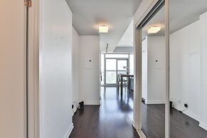 Luxury Lakeview Skyscraper by CN Tower