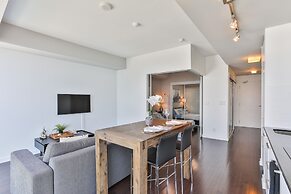 Luxury Lakeview Skyscraper by CN Tower