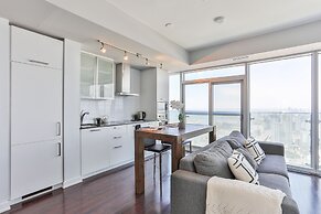 Luxury Lakeview Skyscraper by CN Tower