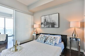 Luxury Lakeview Skyscraper by CN Tower