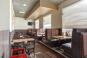 Best Western Plus Hinton Inn & Suites