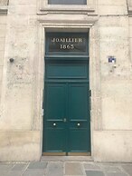 Luxury 2 Bedroom Duplex - Beautiful Monument View