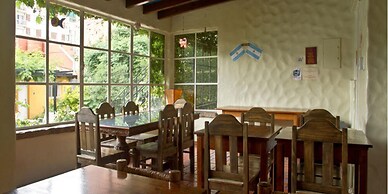 Alamo Hostel & Suites