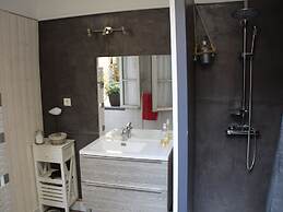 Une Chambre en Ville