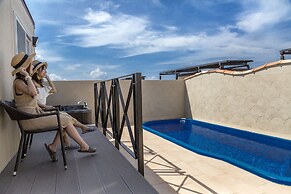 Ocean's Resort Villa Vorla