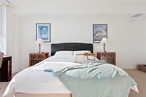 Southbound Escape at the Wharf