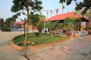 Ven Song Riverside Hotel