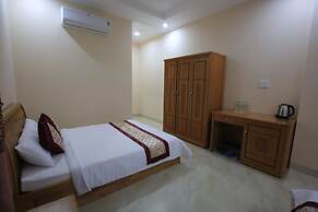 Ven Song Riverside Hotel