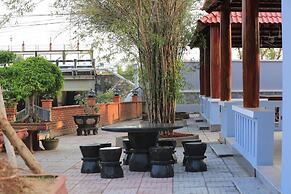 Ven Song Riverside Hotel