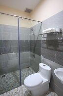 Ven Song Riverside Hotel