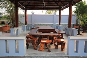 Ven Song Riverside Hotel