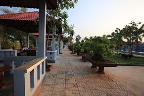 Ven Song Riverside Hotel