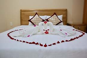 Ven Song Riverside Hotel