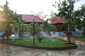 Ven Song Riverside Hotel