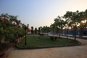 Ven Song Riverside Hotel