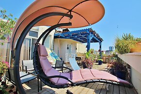 Super Central Stunning Roof 2BR Apt