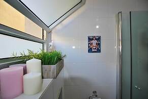 Designer Apt Great Location Hilton beach