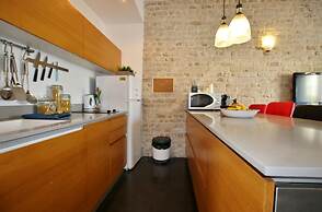 Designer Apt Great Location Hilton beach