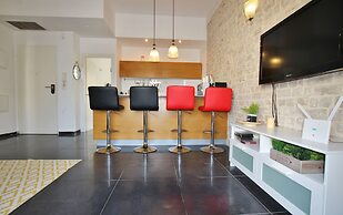 Designer Apt Great Location Hilton beach