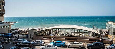 One of a Kind Gordon Beach Front 2BR Apt