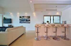 One of a Kind Gordon Beach Front 2BR Apt