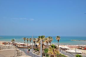 One of a Kind Gordon Beach Front 2BR Apt