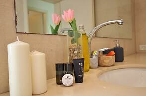 One of a Kind Gordon Beach Front 2BR Apt