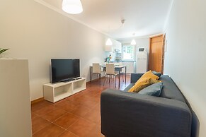 House and People - Rua da Taxa