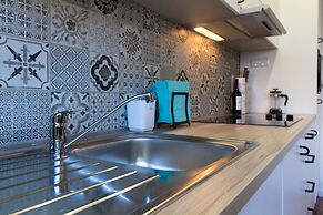 House and People - Rua da Taxa