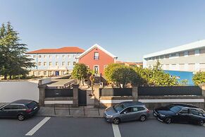 House and People - Rua da Taxa