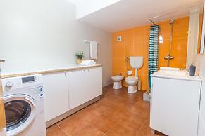 House and People - Rua da Taxa