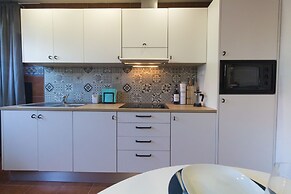 House and People - Rua da Taxa