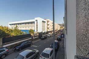 House and People - Rua da Taxa