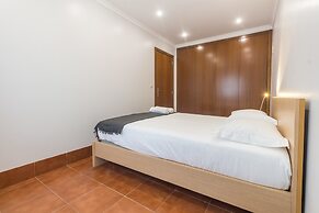 House and People - Rua da Taxa