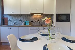 House and People - Rua da Taxa