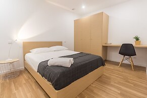 House and People - Rua da Taxa