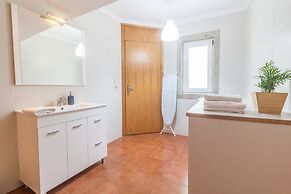 House and People - Rua da Taxa