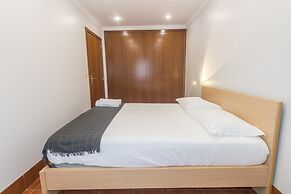 House and People - Rua da Taxa