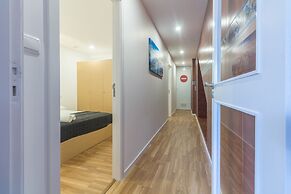 House and People - Rua da Taxa