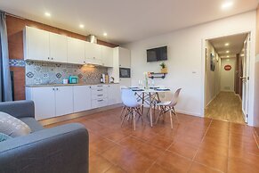 House and People - Rua da Taxa