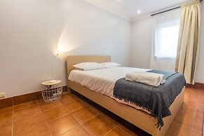 House and People - Rua da Taxa