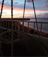 Gorgeous Beach Front Studio