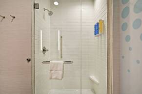 Tru by Hilton Richmond