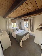 Quiet and Cozy Chalet Retreat - Renovated