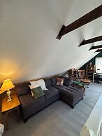 Quiet and Cozy Chalet Retreat - Renovated