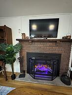 Quiet and Cozy Chalet Retreat - Renovated